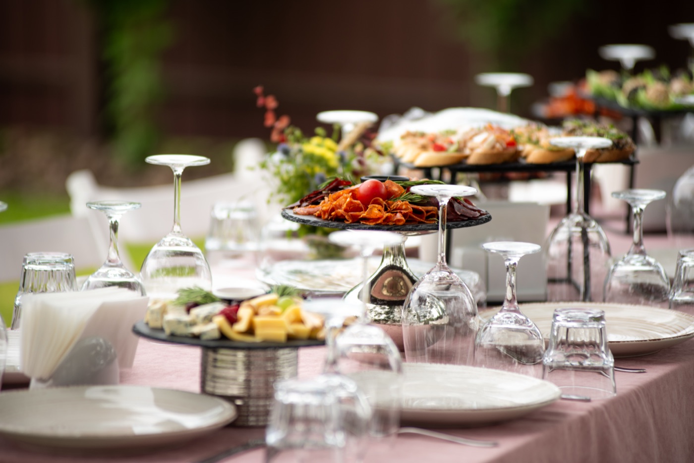Elegant wedding table setting